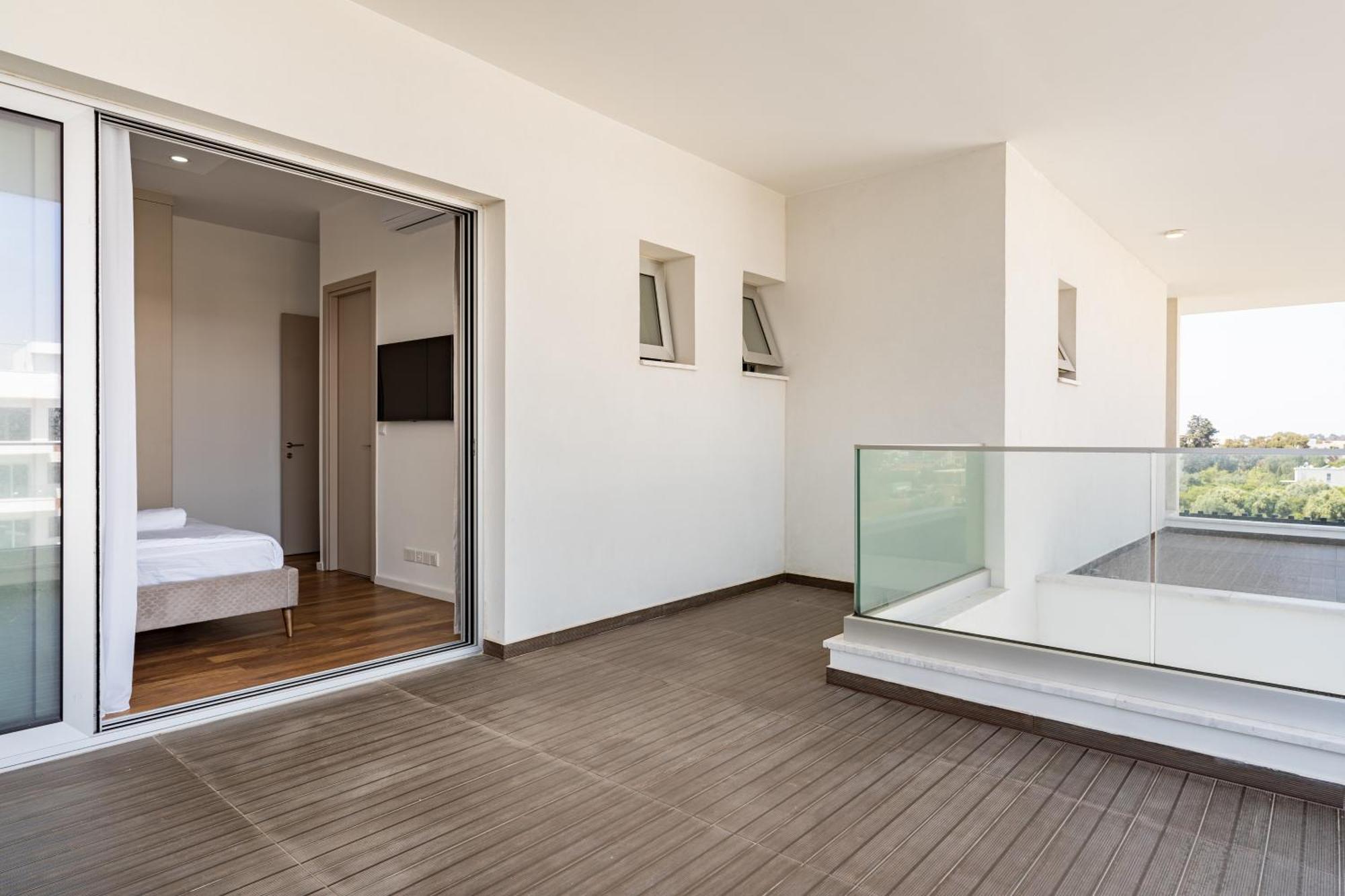 Yamas Urban Living Zakaki Pool Penthouses & Apartments Лимасол Экстерьер фото