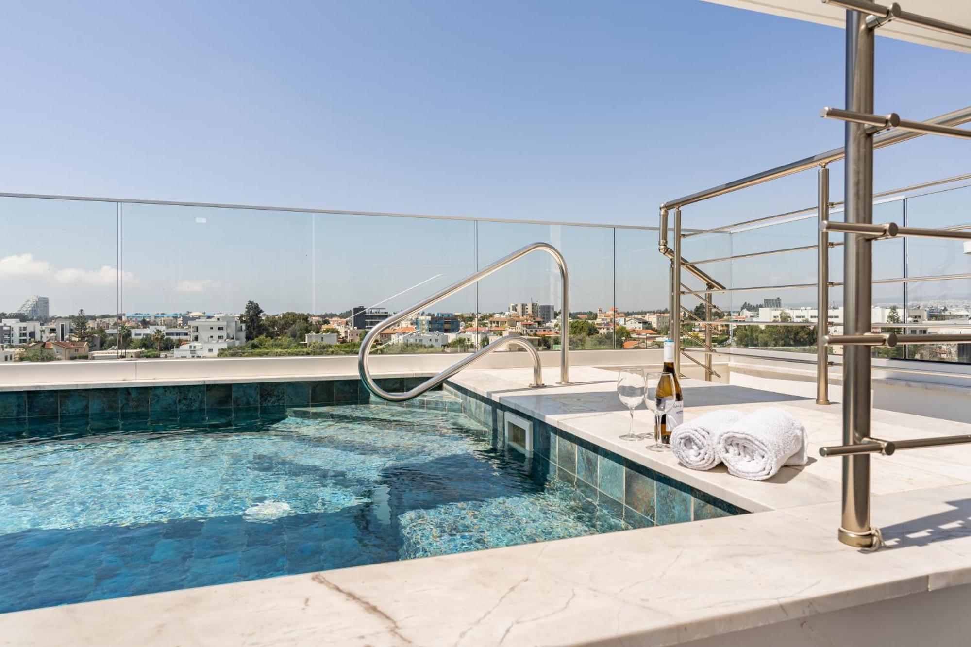 Yamas Urban Living Zakaki Pool Penthouses & Apartments Лимасол Экстерьер фото