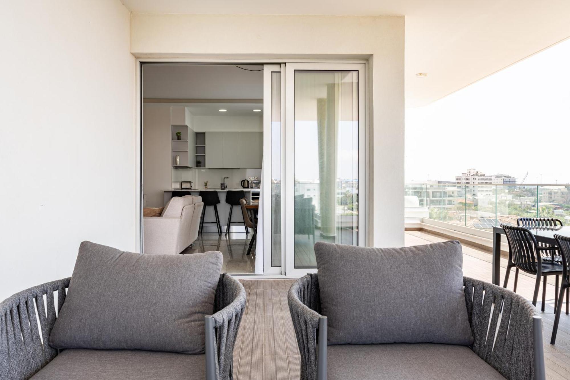 Yamas Urban Living Zakaki Pool Penthouses & Apartments Лимасол Экстерьер фото