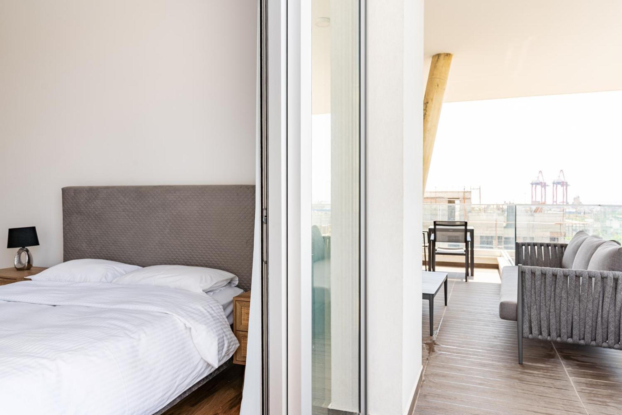 Yamas Urban Living Zakaki Pool Penthouses & Apartments Лимасол Экстерьер фото