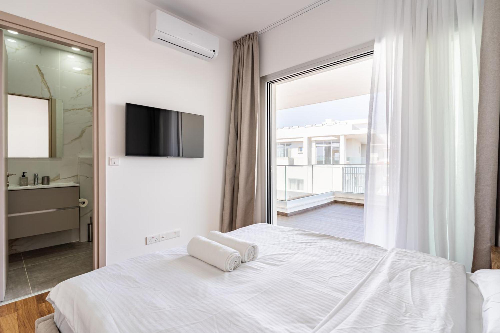 Yamas Urban Living Zakaki Pool Penthouses & Apartments Лимасол Экстерьер фото