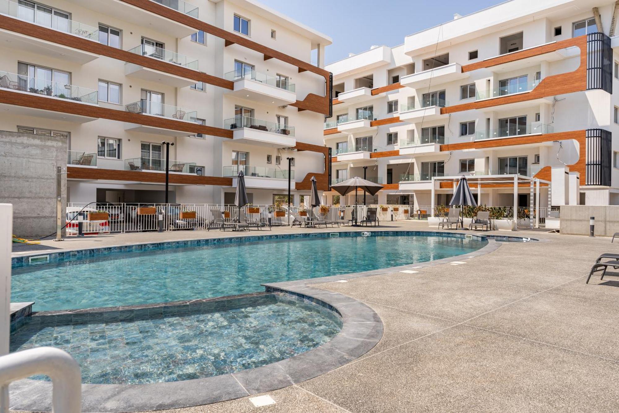 Yamas Urban Living Zakaki Pool Penthouses & Apartments Лимасол Экстерьер фото