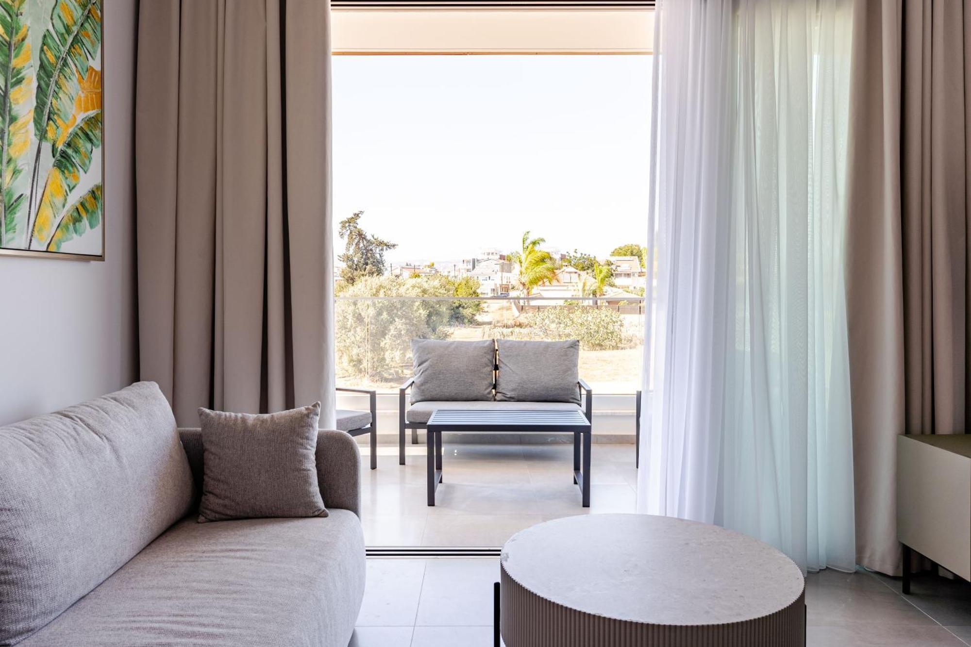 Yamas Urban Living Zakaki Pool Penthouses & Apartments Лимасол Экстерьер фото