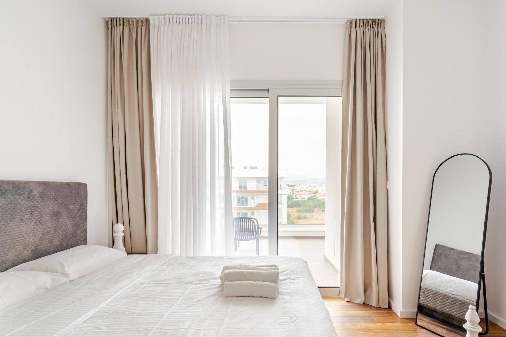 Yamas Urban Living Zakaki Pool Penthouses & Apartments Лимасол Экстерьер фото