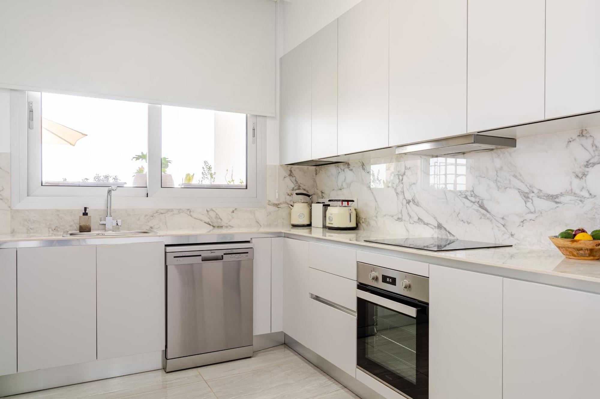 Yamas Urban Living Zakaki Pool Penthouses & Apartments Лимасол Экстерьер фото