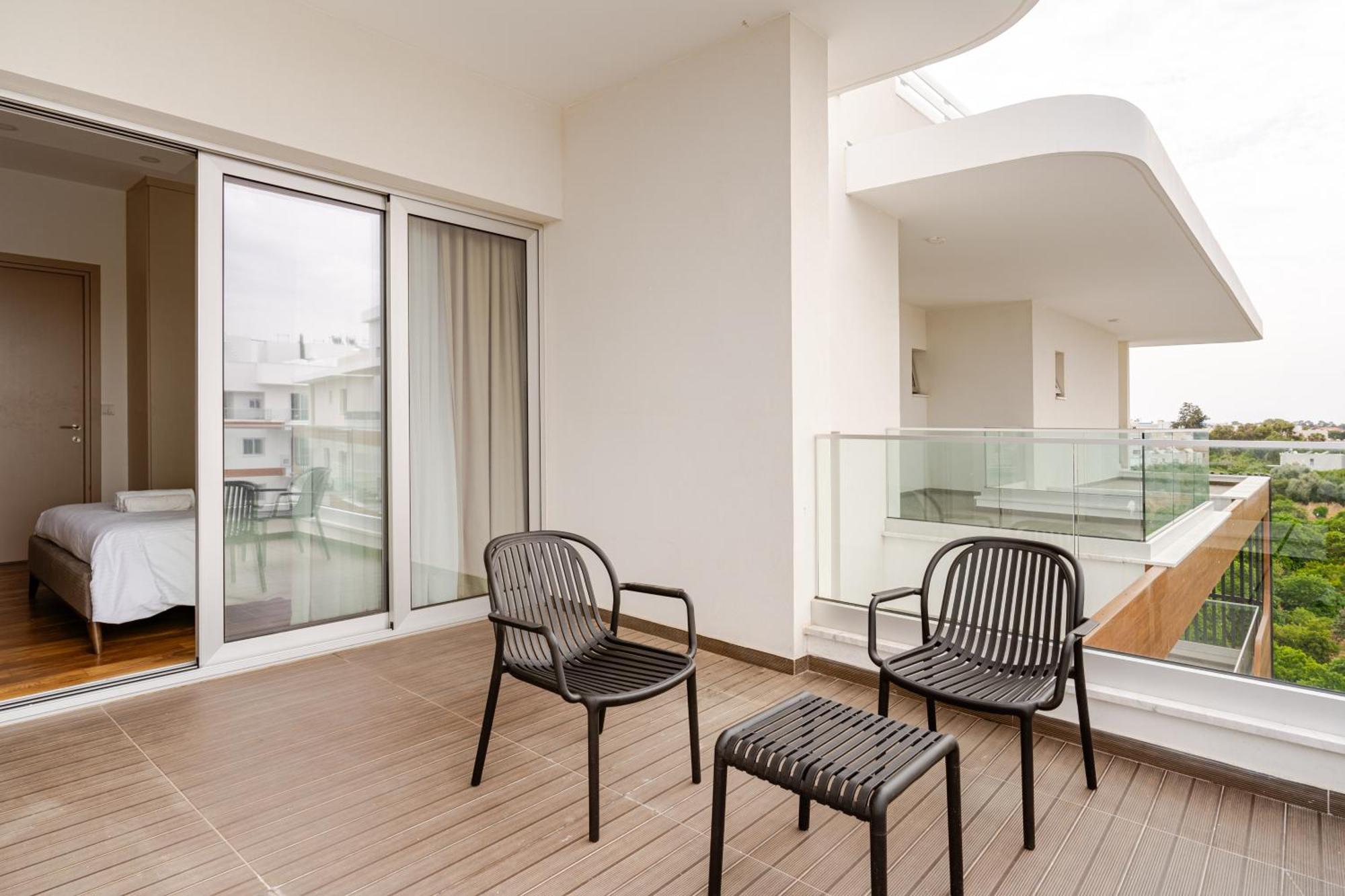 Yamas Urban Living Zakaki Pool Penthouses & Apartments Лимасол Экстерьер фото